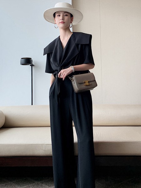 珂希莉2021春夏季肤色纯色连体衣