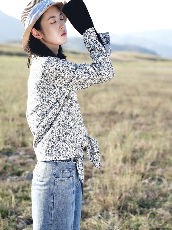 底色2021春夏季藏蓝色印花衬衫