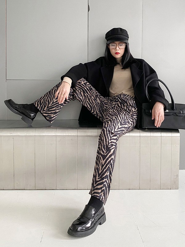 印象主题2020秋冬季黑色纯色外套