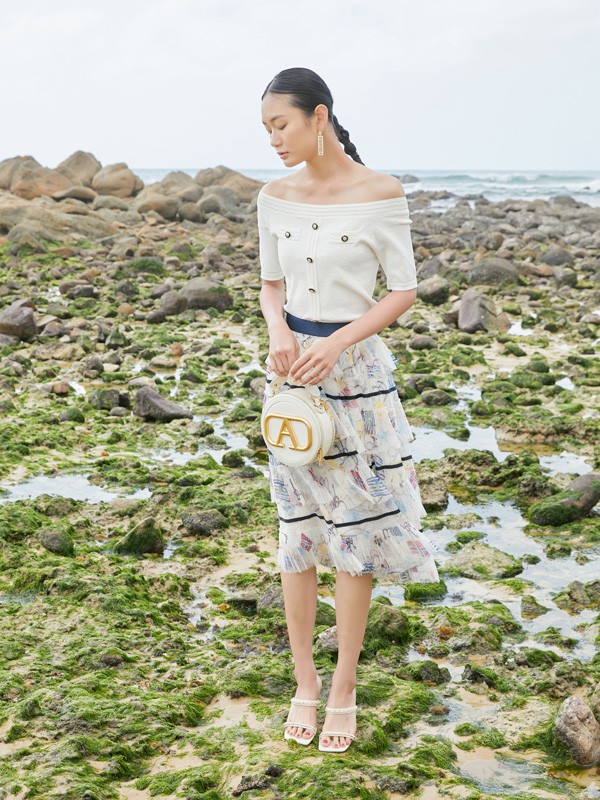 ANOTHERONE2021春夏季白色一字肩上衣