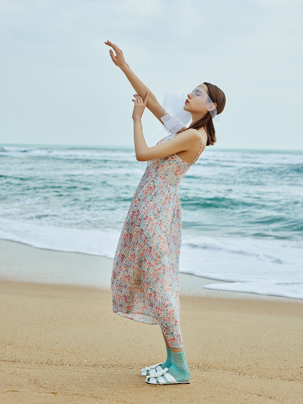 方示2021春夏季白色碎花连衣裙