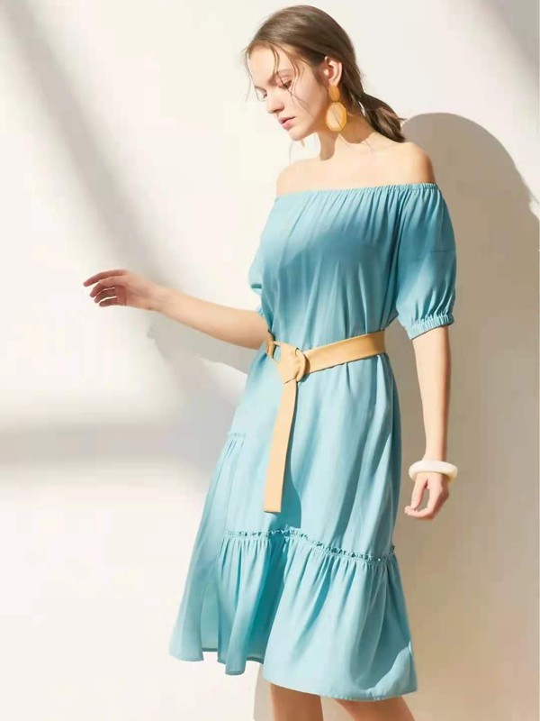 点占2021春夏季蓝色一字肩连衣裙