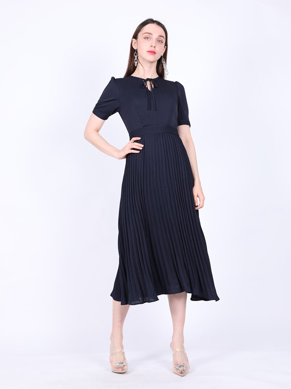 莎斯莱思2021春夏季白色褶皱连衣裙