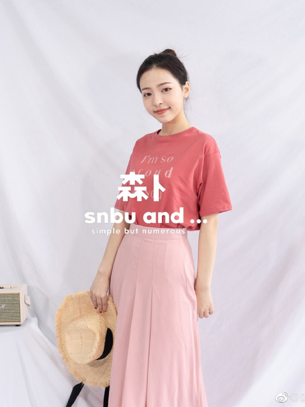 森卜2021春夏季粉色字母T恤