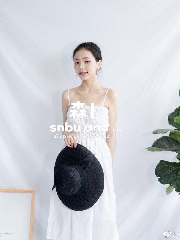 森卜2021春夏季白色纯色吊带裙