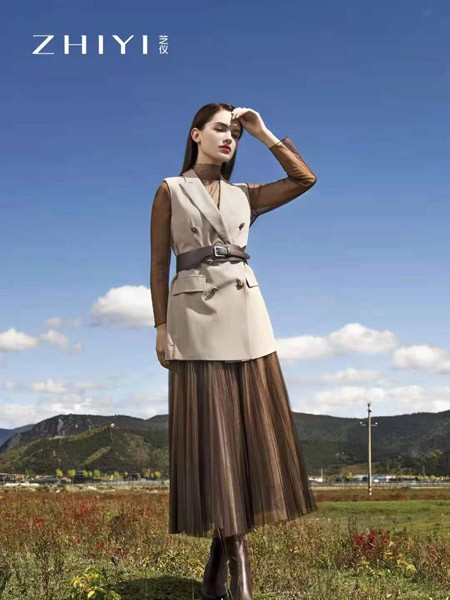 芝仪2021春夏季米色纯色马夹