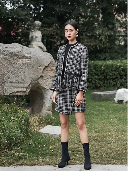 芝仪2021春夏季黑色格子套装
