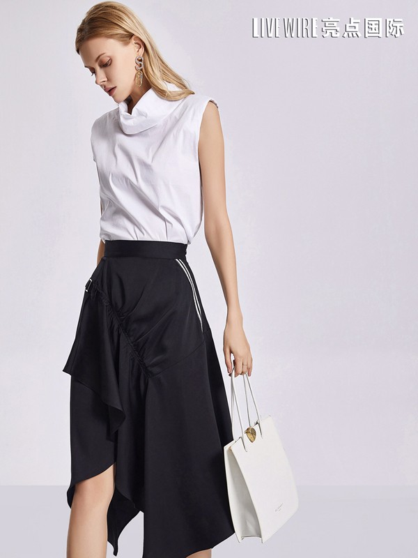 亮点2021夏季白色无袖上衣