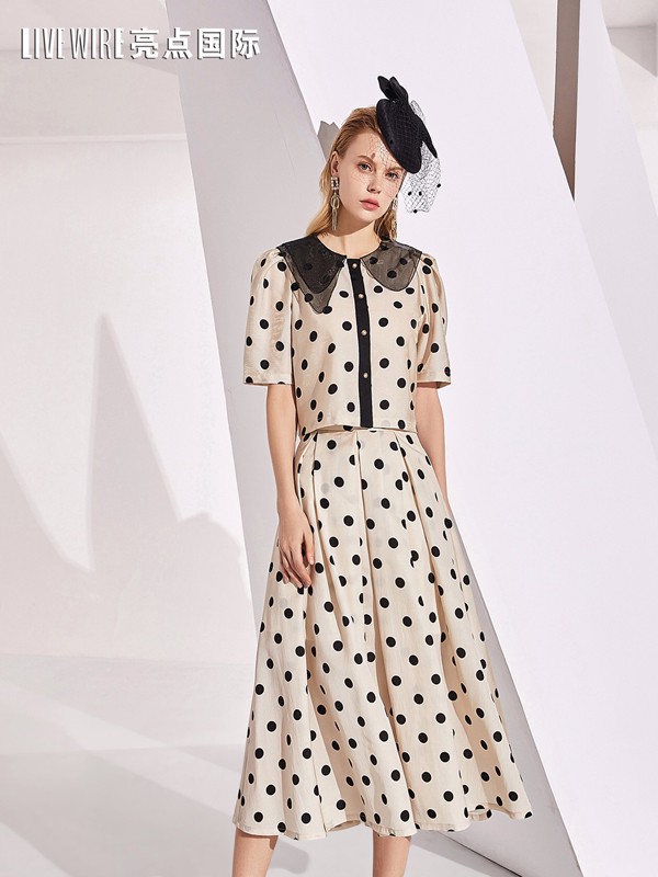 亮点2021夏季杏色波点长裙