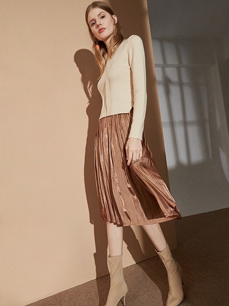 奥伦提2021春夏季米色打底衫