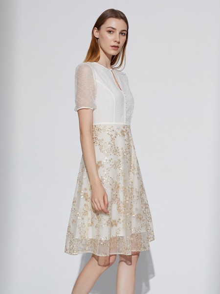 奥伦提女装2021春夏季印花连衣裙