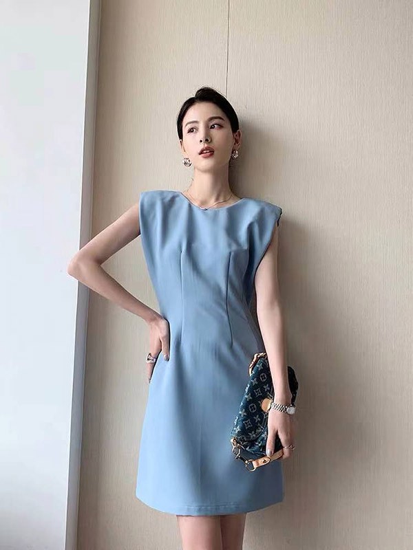 珂希莉2021春夏季浅蓝色连衣裙
