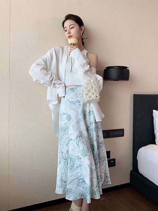 珂希莉2021春夏季浅蓝色印花长裙