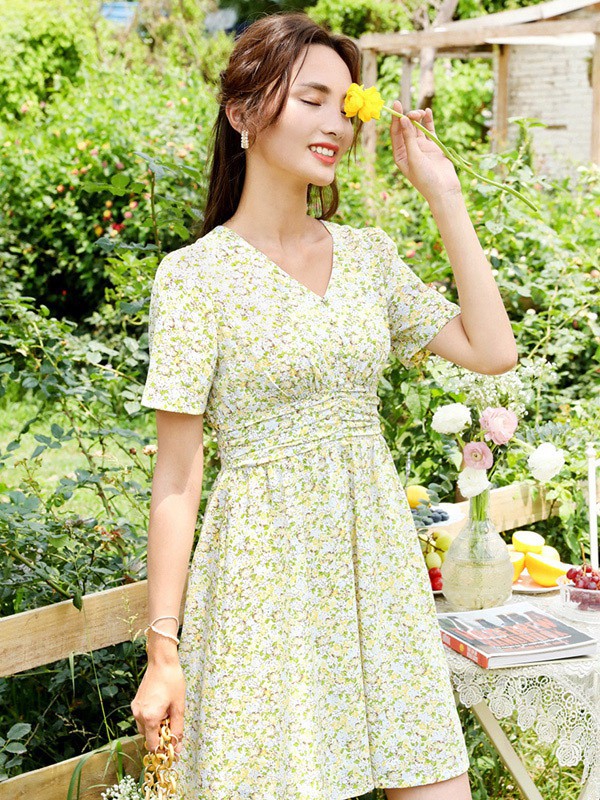 朵以2021春夏季绿色波点连衣裙