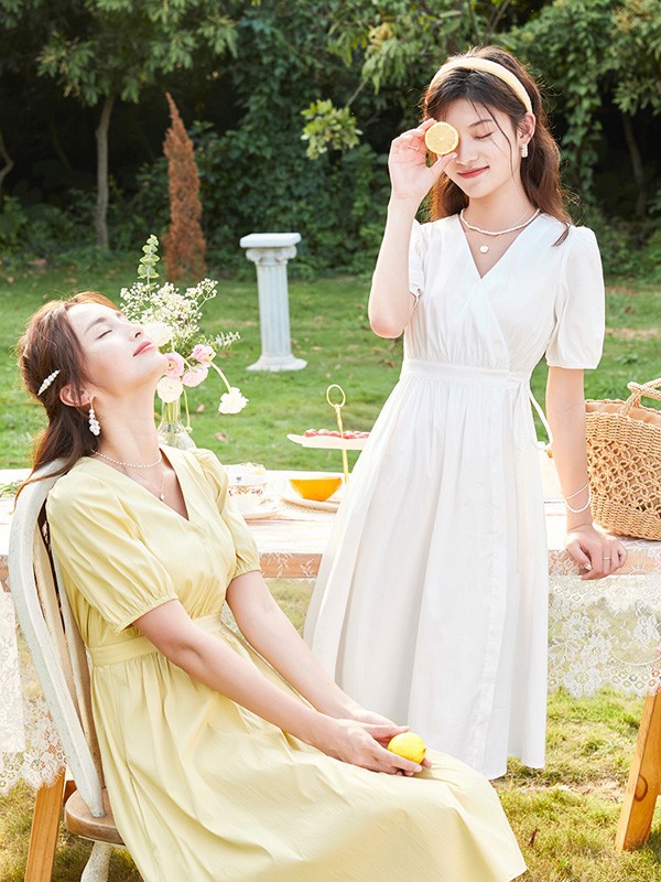 朵以2021春夏季白色连衣裙