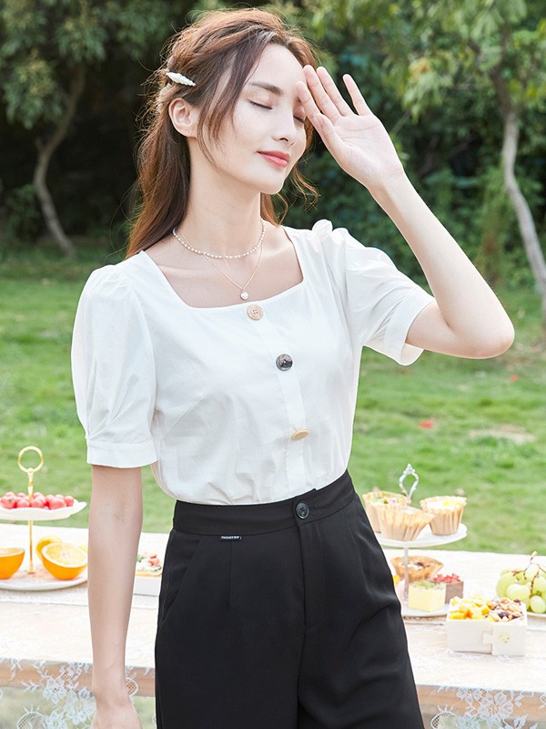 朵以2021春夏季白色泡泡袖上衣