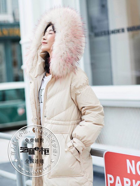 芝麻E柜女装2021秋冬季米色羽绒服