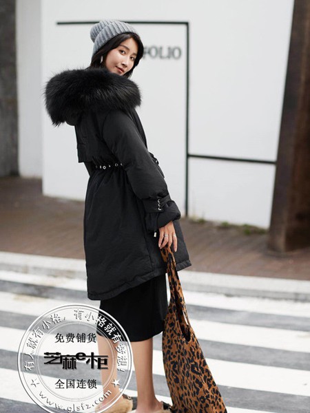 芝麻E柜女装2021秋冬季黑色羽绒服