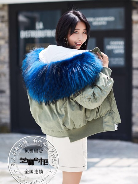 芝麻E柜女装2021秋冬季军绿色羽绒服