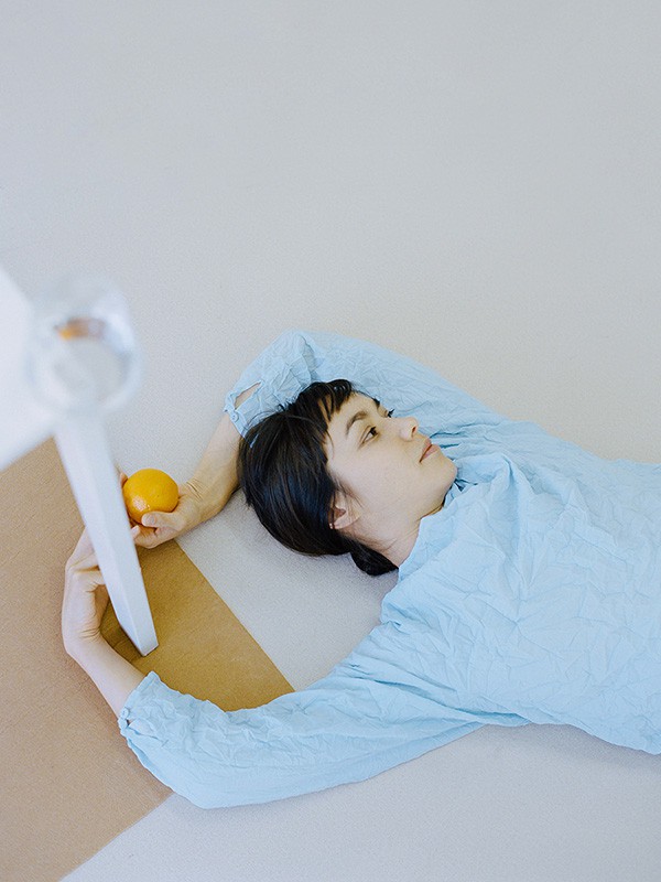 日播女装2021春夏季浅蓝色上衣