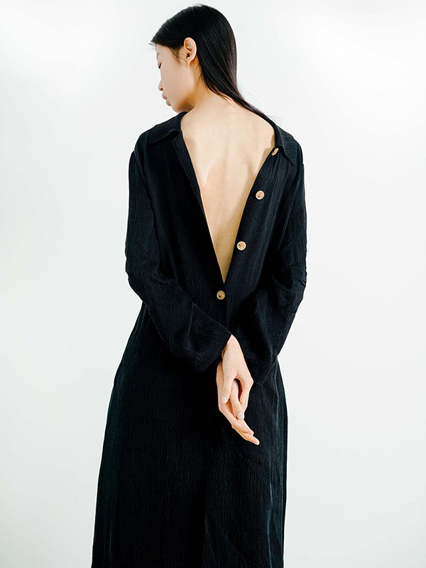 日播女装2021春夏季黑色露背连衣裙