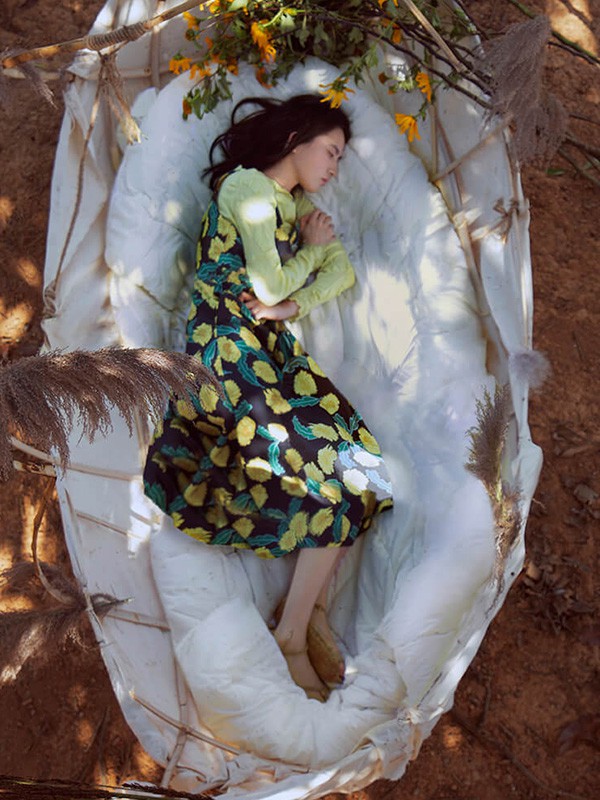 日播女装2021春夏季黑色印花背带裙