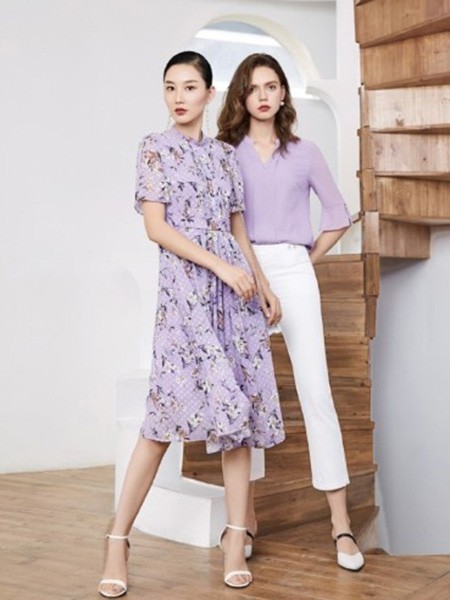 纤K&CH女装2021春夏季粉色印花连衣裙