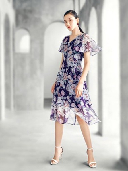 纤K&CH女装2021春夏季藏蓝色印花连衣裙