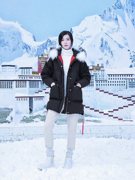 衣号女神女装2021秋冬季黑色带毛领羽绒服