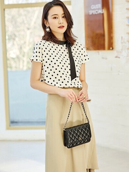 爱诗帛雅2021春夏季白色波点雪纺衫