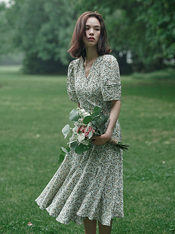 邦德家的女孩2021春夏季绿色碎花连衣裙