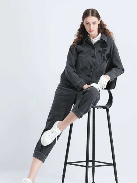 希色2021春夏季黑色印花外套