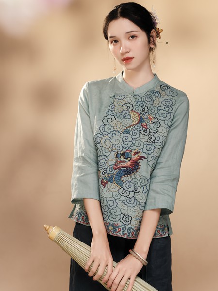 昕朵2021春夏季灰色刺绣上衣