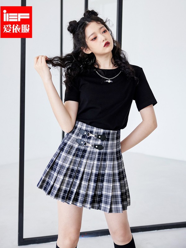 爱依服2021春夏季黑色格子短裙