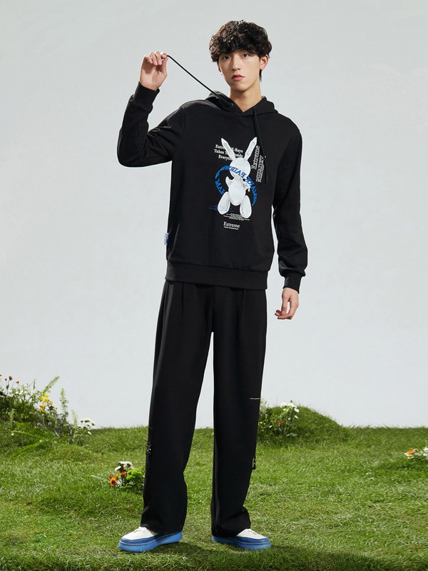 马克华菲2021春夏季黑色印花卫衣