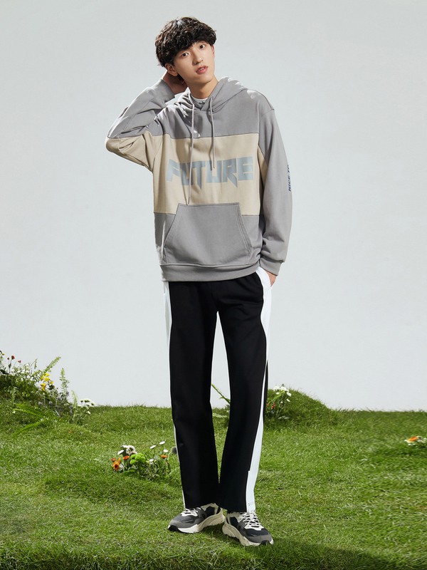 马克华菲2021春夏季灰色印花卫衣