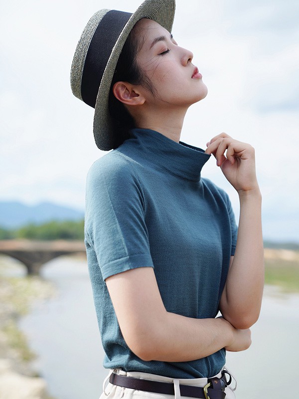 底色2021秋冬季藏蓝色纯色针织衫