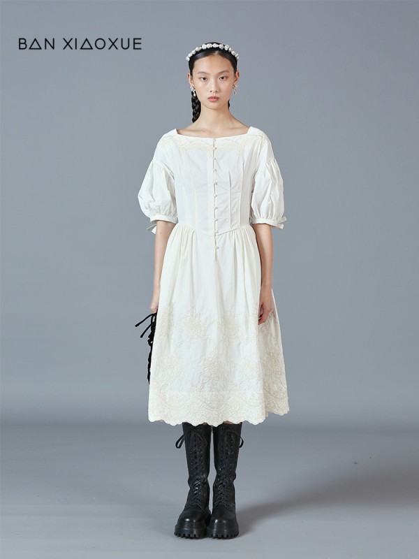 班晓雪2021春夏季白色泡泡袖连衣裙