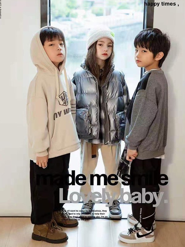 喔也童装2021秋冬季白色印花卫衣