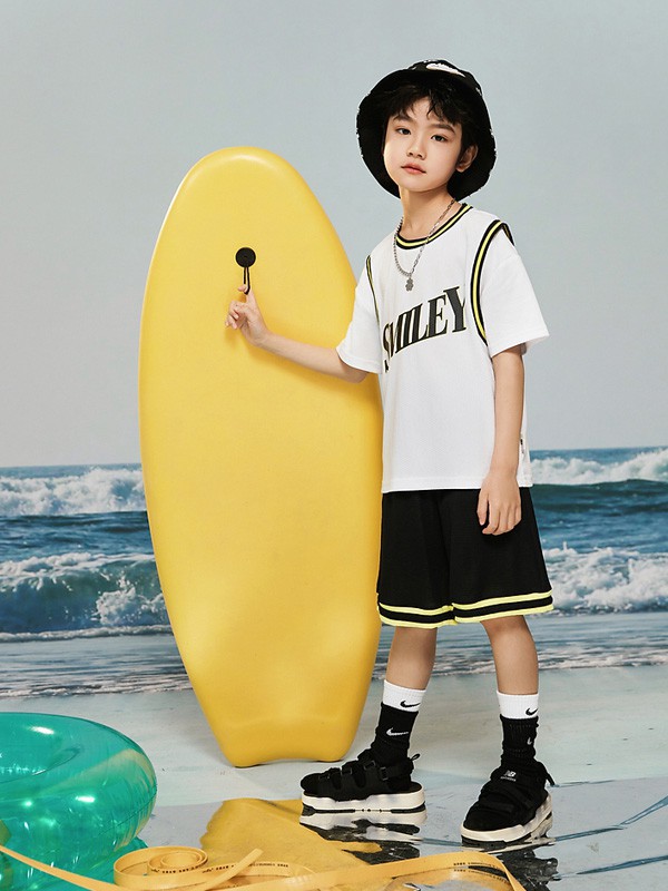 多多家2021春夏季白色字母背心