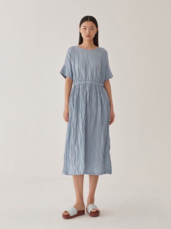 噢姆2021春夏季浅蓝色纯色连衣裙