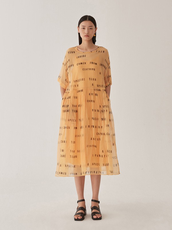 噢姆2021春夏季黄色印花连衣裙