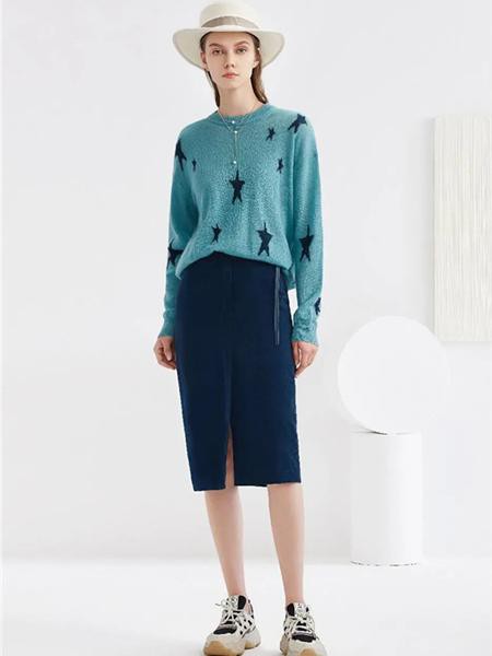 尤西子2021秋冬季蓝色印花毛衣