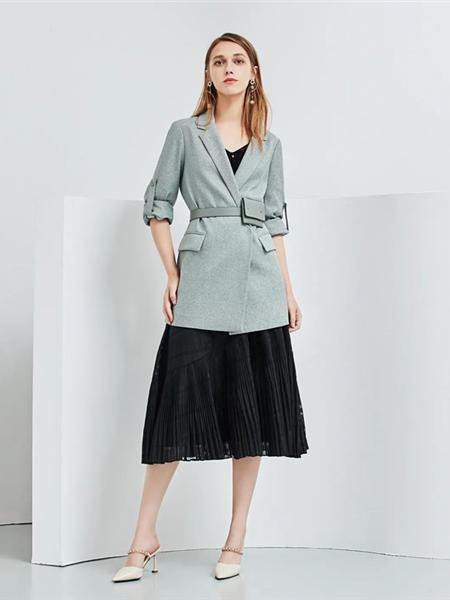 尤西子2021秋冬季绿色纯色风衣