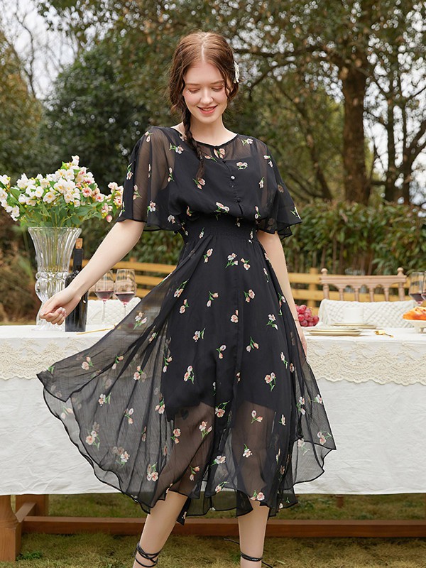 Vougeek2021春夏季黑色印花连衣裙