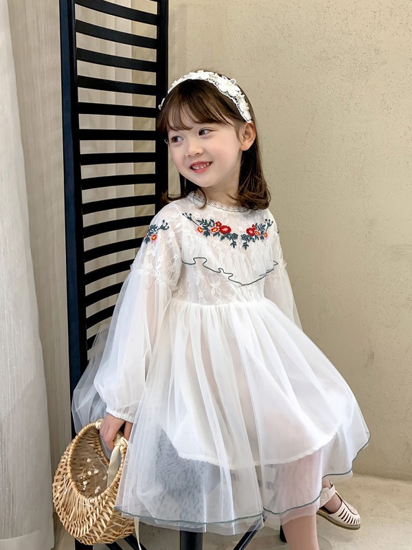 左西2021春夏季白色刺绣连衣裙