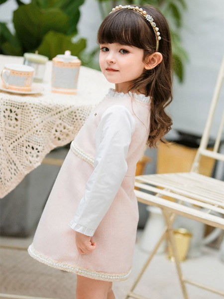 两个小朋友2021春夏季白色纯色连衣裙