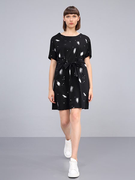 卡汶2021春夏季黑色印花连衣裙