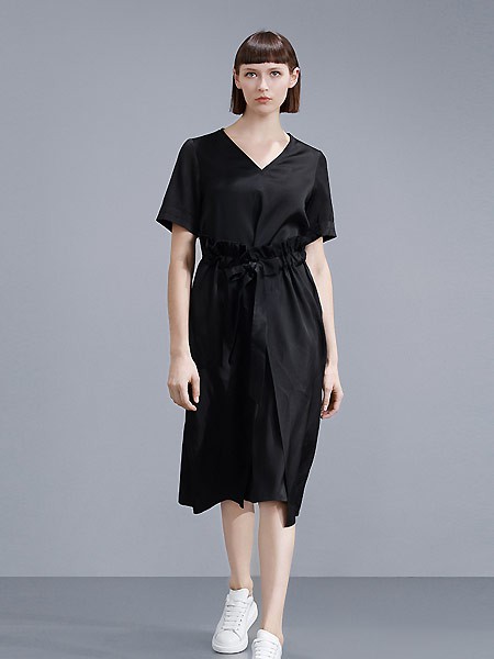 卡汶2021春夏季黑色收腰连衣裙