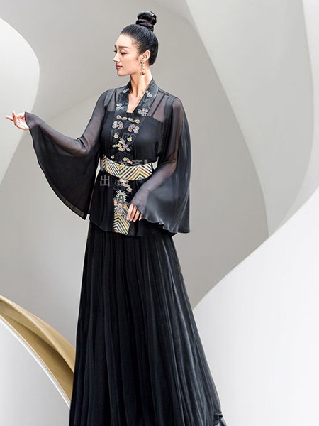 吉祥斋女装2021秋冬季黑色刺绣连衣裙